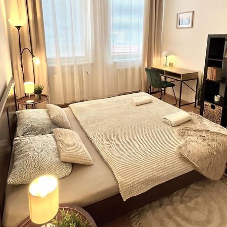 Apartment Tina - Old Town, Ac, Free Private Parking ブラチスラヴァ エクステリア 写真