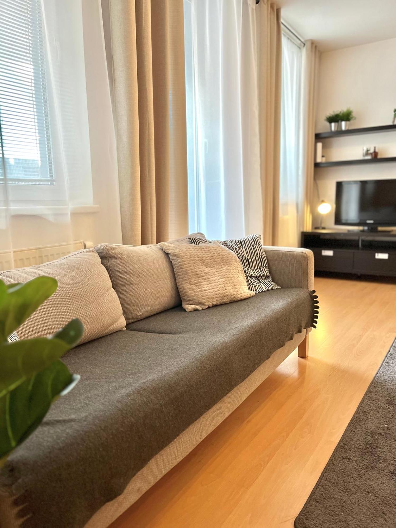 Apartment Tina - Old Town, Ac, Free Private Parking ブラチスラヴァ エクステリア 写真
