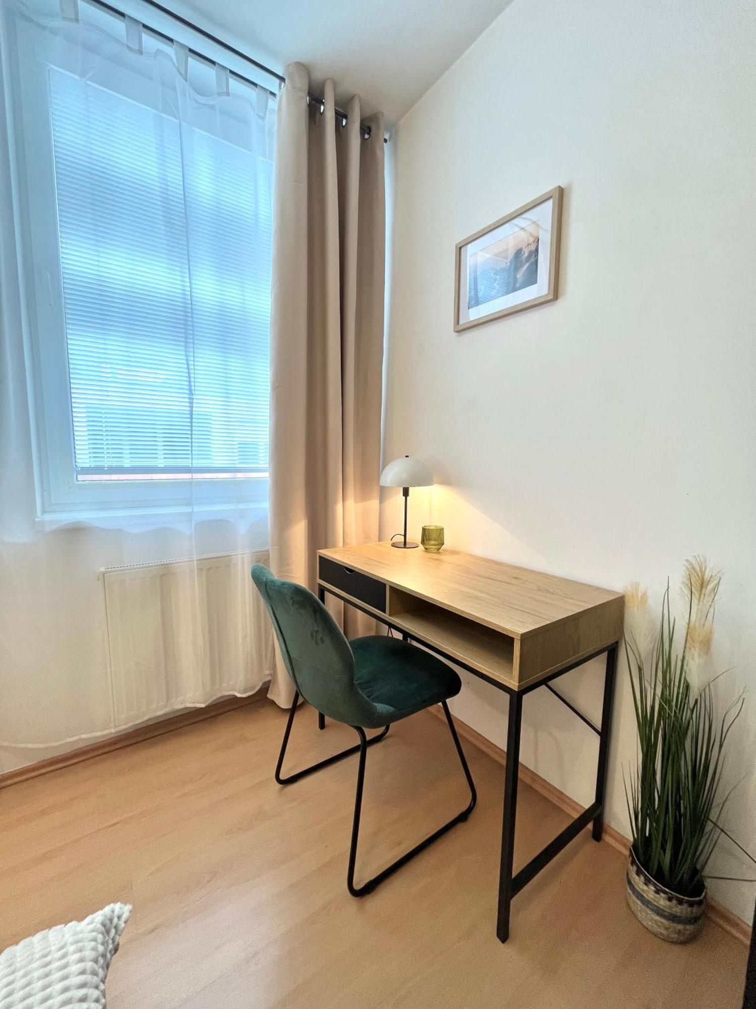 Apartment Tina - Old Town, Ac, Free Private Parking ブラチスラヴァ エクステリア 写真
